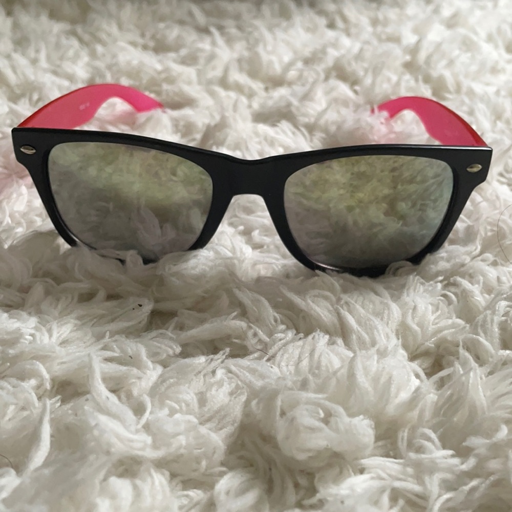 Unbranded sunglasses. Iridescent frames.